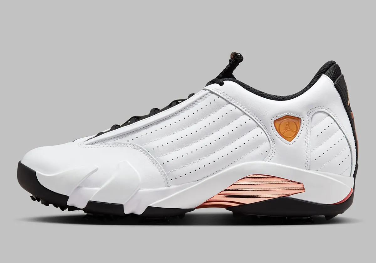 Air Jordan 14 Golf US Open 1 La Air Jordan 14 Golf « US Open » offre des performances haut de gamme sur le green avant l'ouverture du grand tournoi