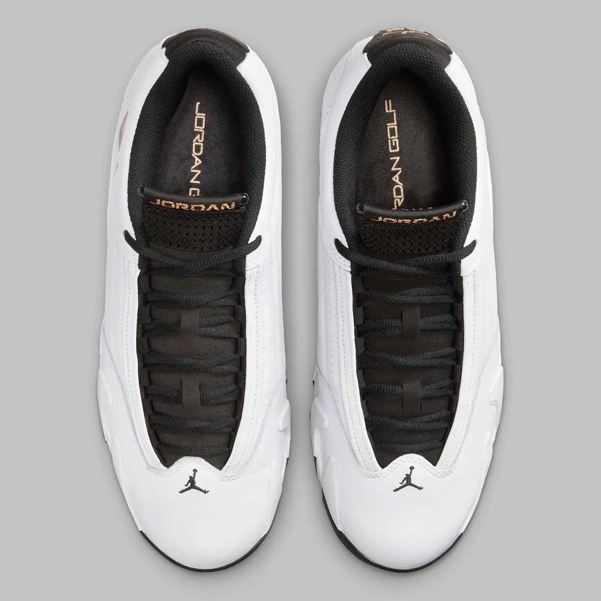 Air Jordan 14 Golf US Open 3 La Air Jordan 14 Golf « US Open » offre des performances haut de gamme sur le green avant l'ouverture du grand tournoi