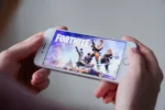 Apple bloque lacces au jeu video Fortnite Apple bloque le retour de Fortnite sur tous les appareils iOS dans le monde