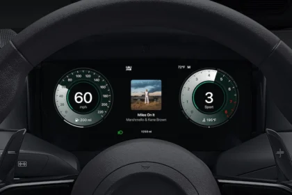 Apple CarPlay Ultra débarque en exclusivité sur Aston Martin
