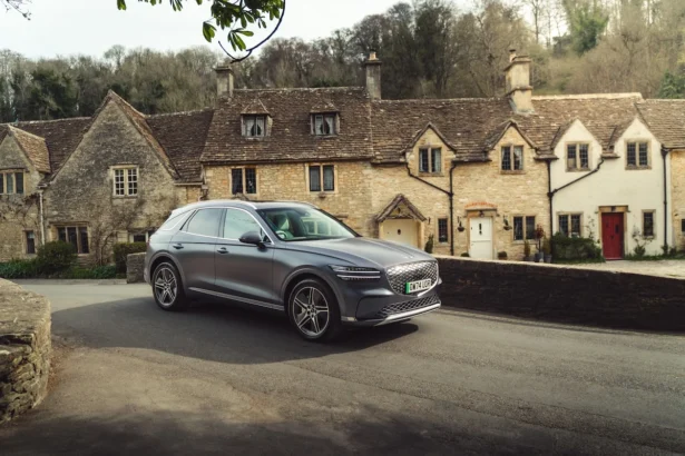 La nouvelle Genesis GV70 2025 frappe fort sur le marché des SUV premium