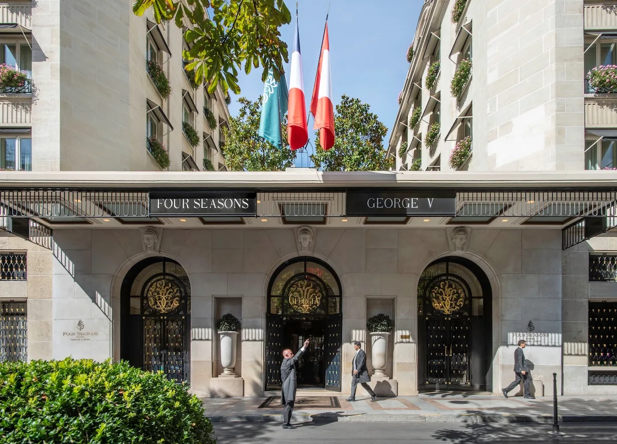 Hotel George V Nombre record de Clefs dOr 0 Le palace parisien Four Seasons Hotel George V établit un record mondial de concierges Clefs d'Or