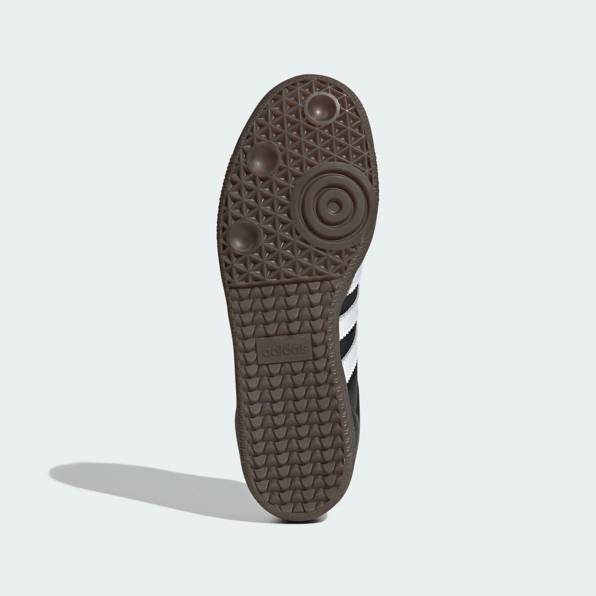 Jeremy Scott x adidas Originals Samba OG 6 Jeremy Scott revisite la adidas Samba avec une fermeture éclair inattendue