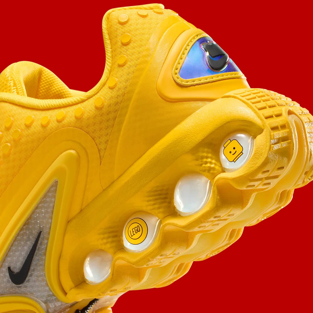 LEGO x Nike Air Max Dn 8 La LEGO x Nike Air Max Dn est enfin disponible avec ses détails ludiques et sa couleur éclatante