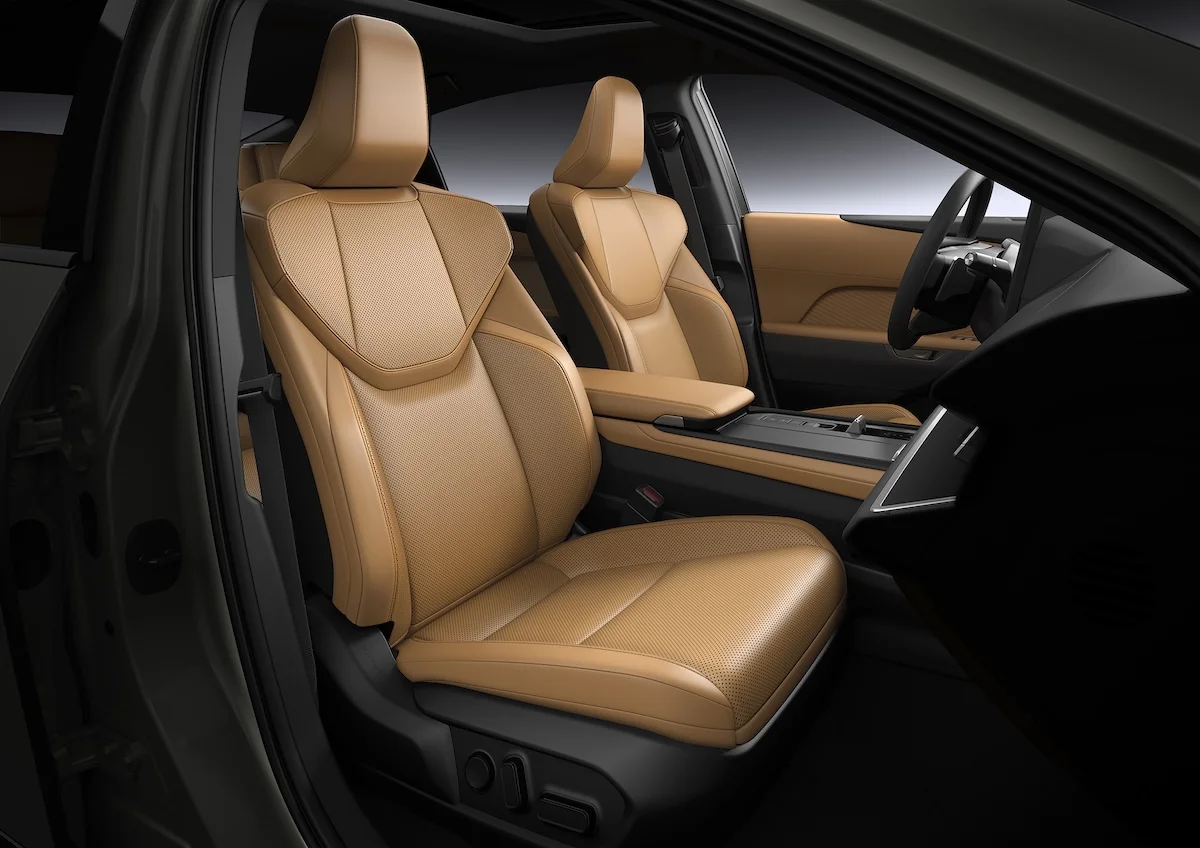 Lexus ES 6 Avec sa nouvelle Lexus ES, le constructeur japonais transforme le segment des berlines premium