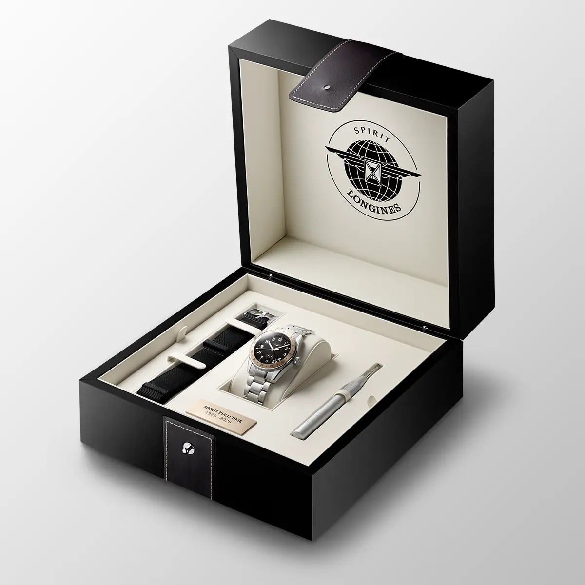 Longines Spirit Zulu Time 1925 8 Longines Spirit Zulu Time 1925 célèbre un siècle d'innovation horlogère avec un boîtier de 39 millimètres rehaussé d'or rose
