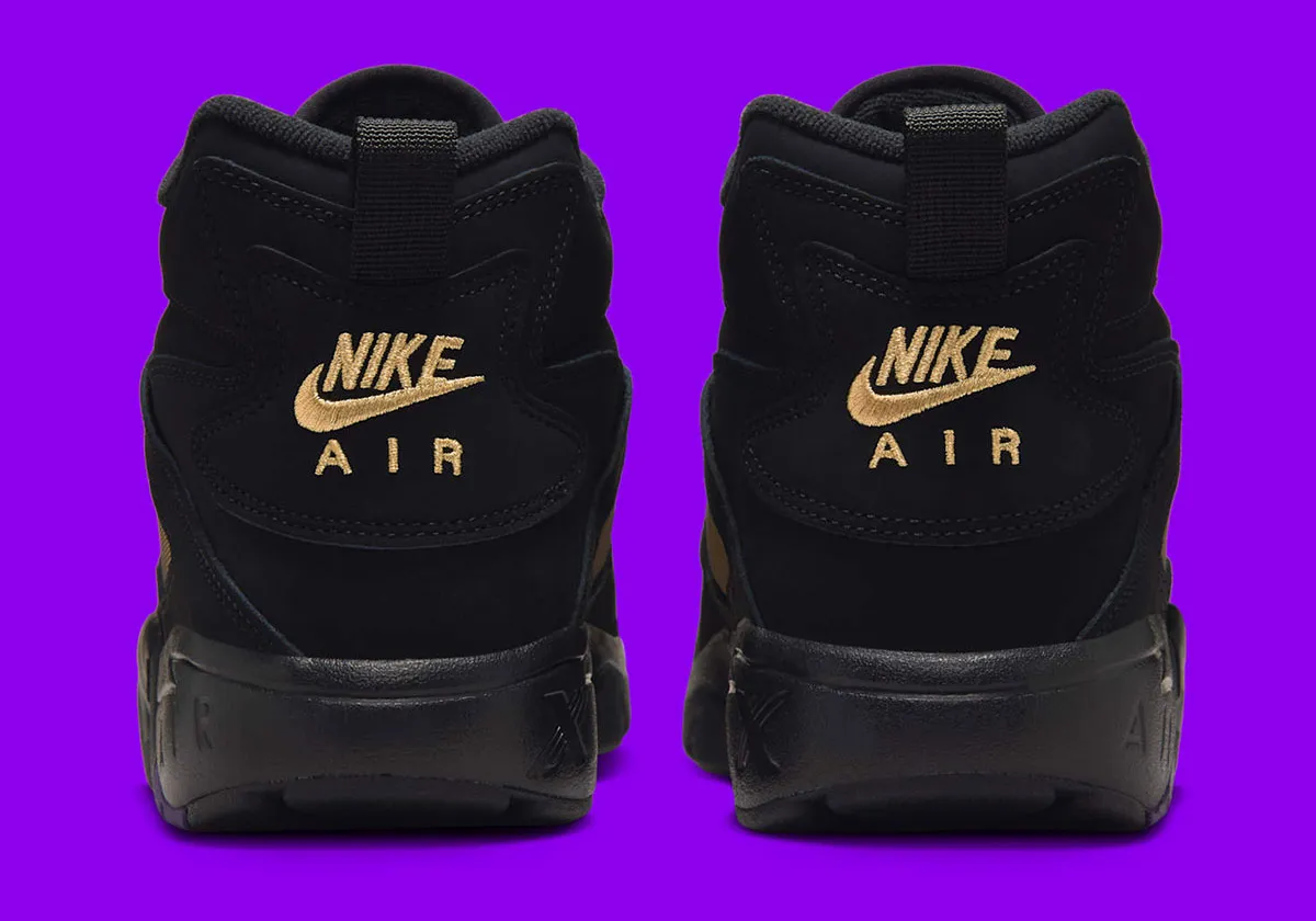 Nike Air Diamond Turf Baltimore Ravens 5 La Nike Air Diamond Turf « Baltimore Ravens » sera de retour en mai avec un coloris haut de gamme aux couleurs de l'équipe