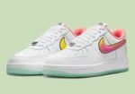 Nike Air Force 1 Low NY vs NY 0 La Nike Air Force 1 Low « NY vs. NY » apporte le style streetball à l'été 2025