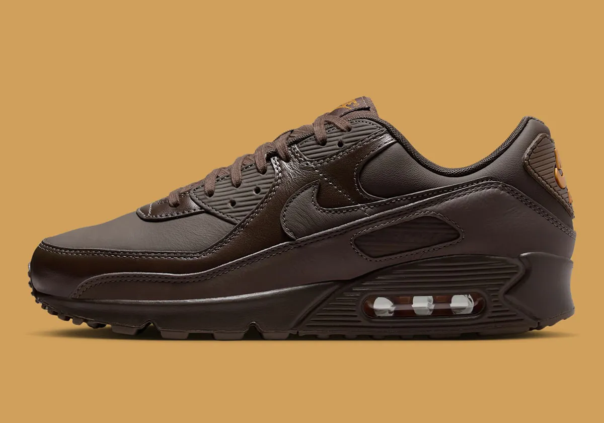 Nike Air Max 90 Baroque Brown 1 La Nike Air Max 90 « Baroque Brown » rend subtilement hommage aux héros du quotidien