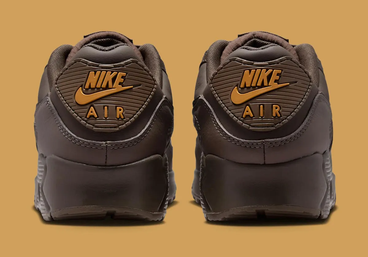Nike Air Max 90 Baroque Brown 4 La Nike Air Max 90 « Baroque Brown » rend subtilement hommage aux héros du quotidien