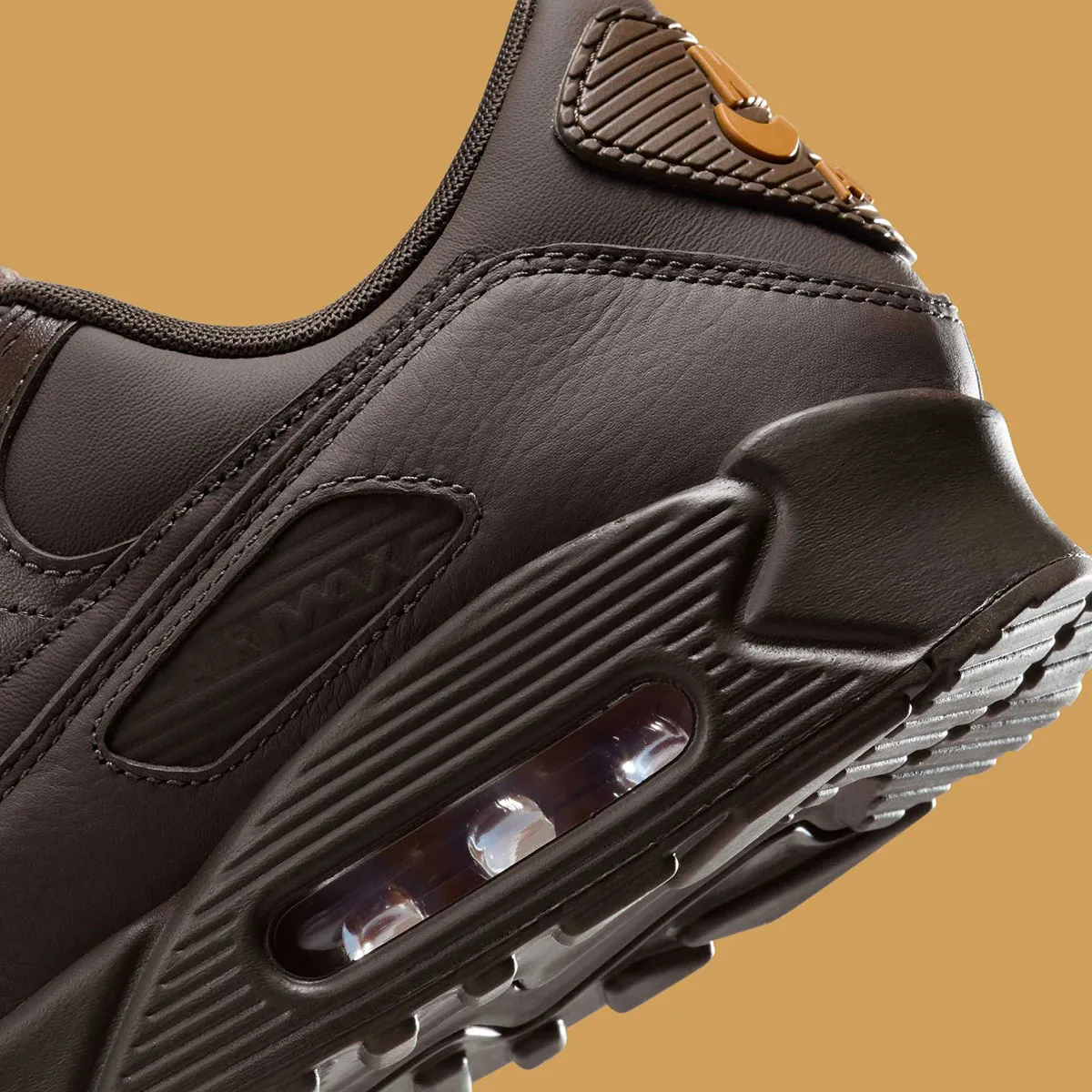 Nike Air Max 90 Baroque Brown 6 La Nike Air Max 90 « Baroque Brown » rend subtilement hommage aux héros du quotidien