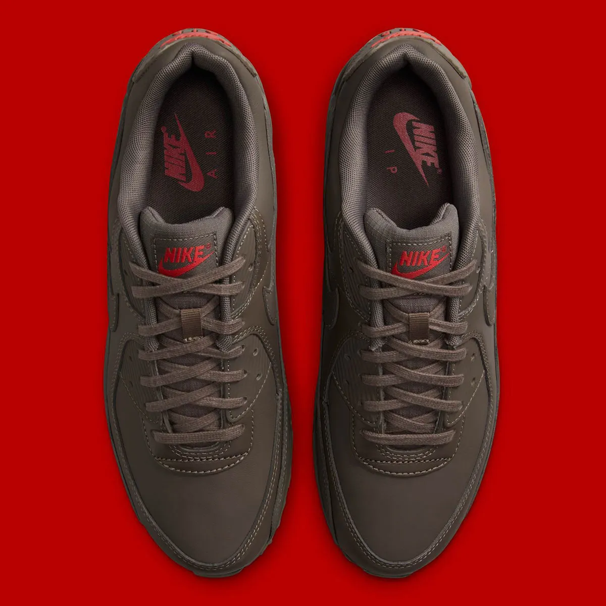 Nike Air Max 90 ESS Cave Stone 3 La Nike Air Max 90 ESS+ « Cave Stone » arrive pour l'été 2025 avec un look monochrome