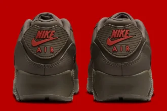 La Nike Air Max 90 ESS+ « Cave Stone » arrive pour l'été 2025 avec un look monochrome