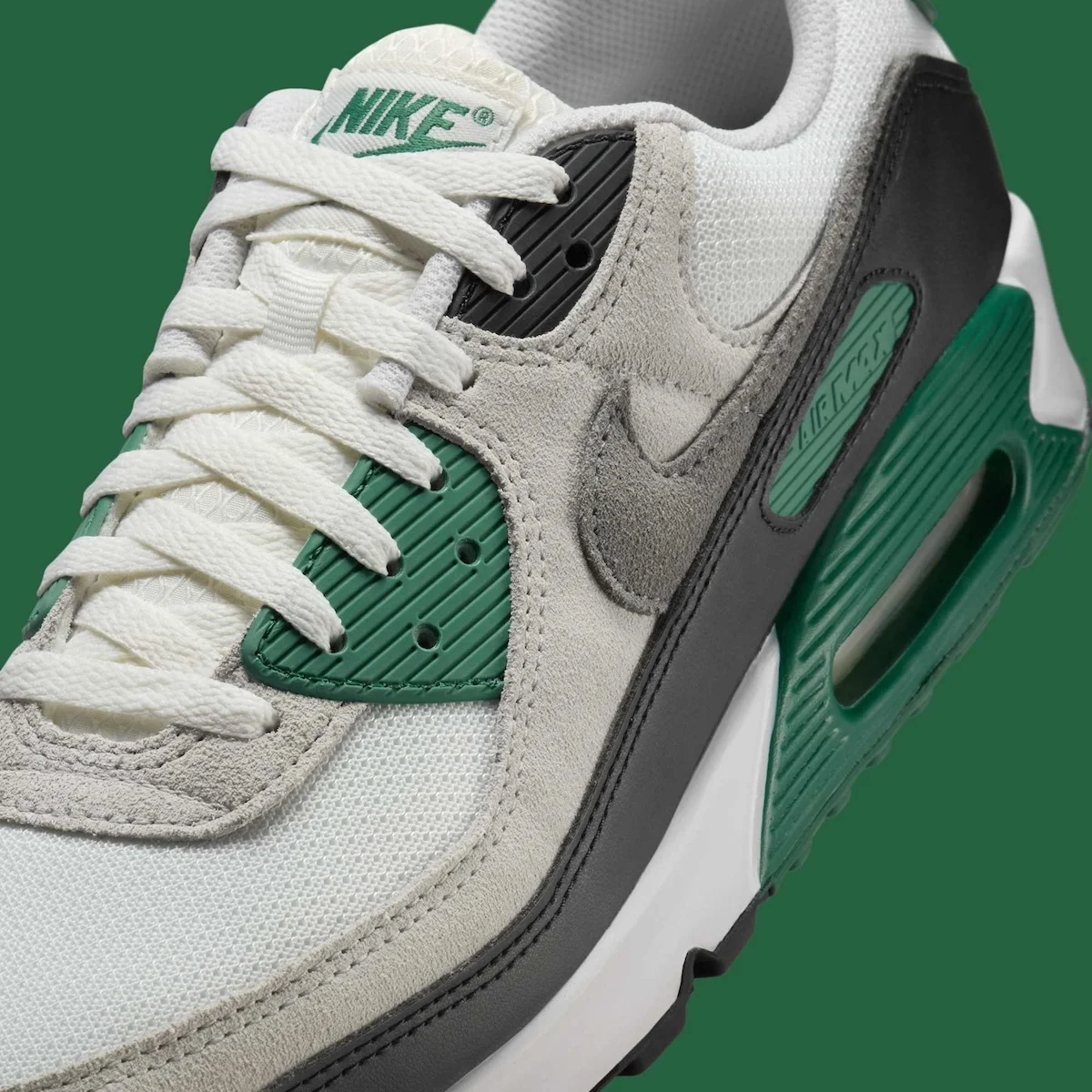 Nike Air Max 90 Evergreen Aura 6 La Nike Air Max 90 « Evergreen Aura » célèbre trois décennies d’héritage