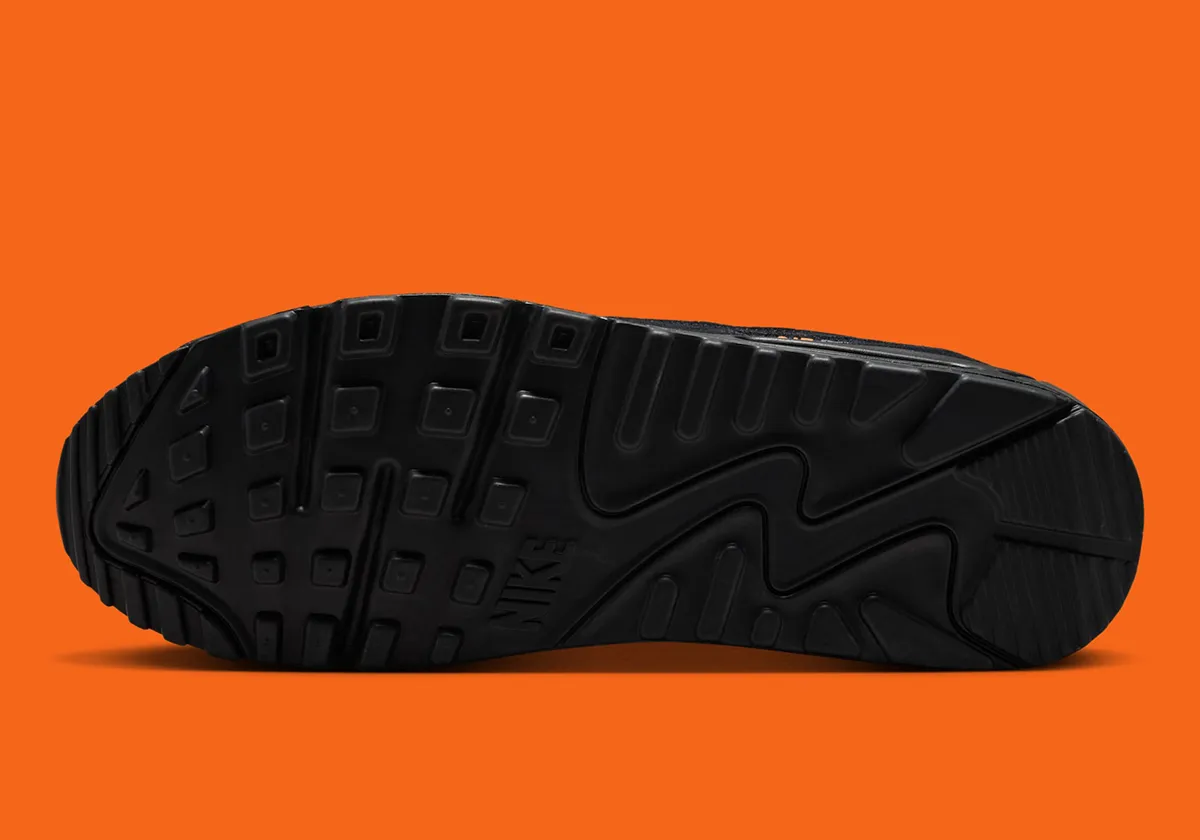 Nike Air Max 90 Halloween 5 La Nike Air Max 90 Halloween fait un retour inattendu avec des détails effrayants pour l'automne 2025