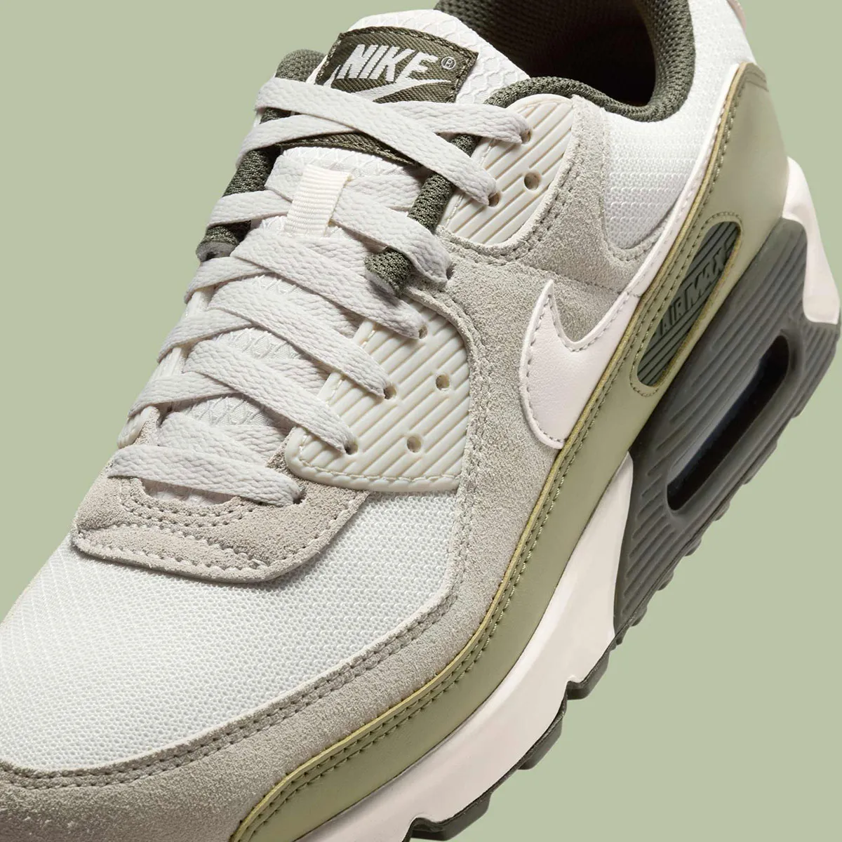 Nike Air Max 90 Matcha 6 La Nike Air Max 90 « Matcha » se pare de tons verts terreux