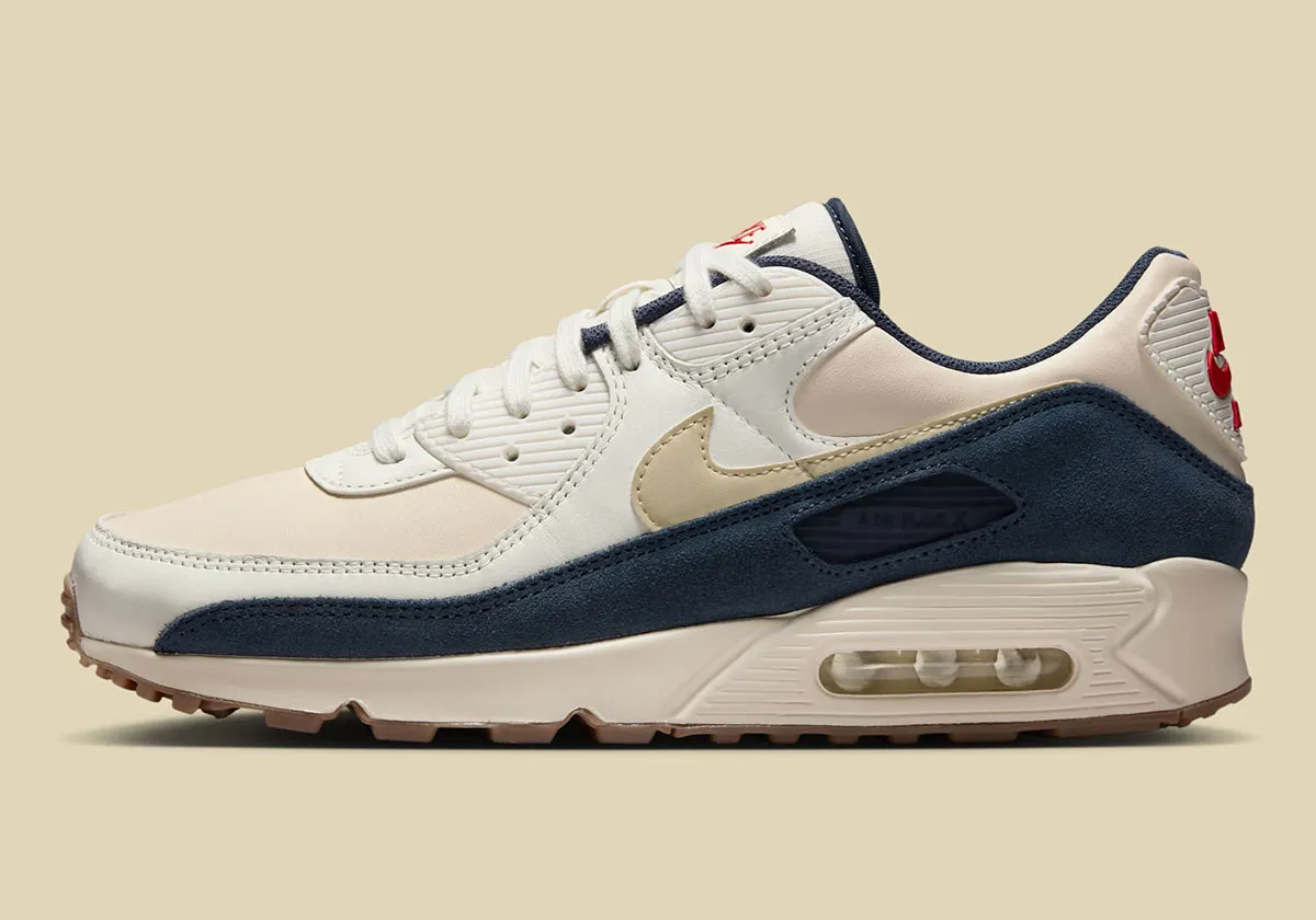 Nike Air Max 90 Thunder Blue 1 La Nike Air Max 90 « Thunder Blue » débarque avec une touche de fraîcheur estivale