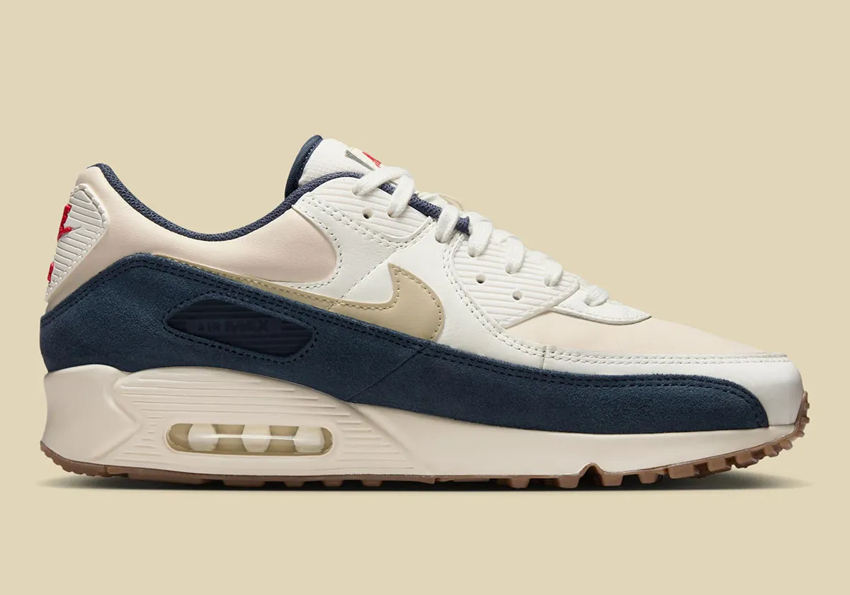 Nike Air Max 90 Thunder Blue 2 La Nike Air Max 90 « Thunder Blue » débarque avec une touche de fraîcheur estivale