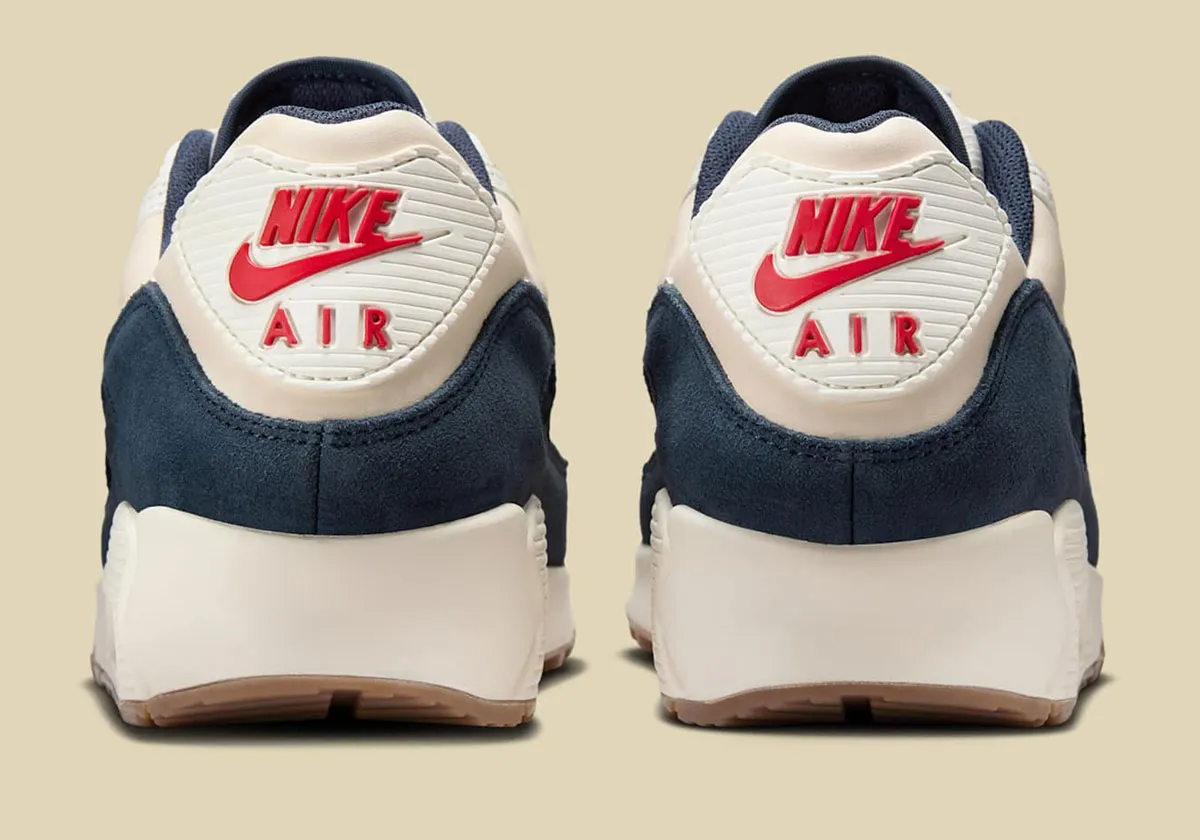 Nike Air Max 90 Thunder Blue 4 La Nike Air Max 90 « Thunder Blue » débarque avec une touche de fraîcheur estivale