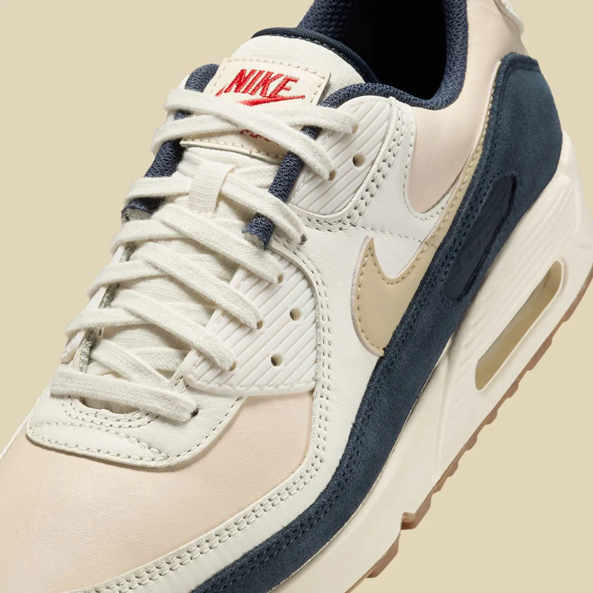 Nike Air Max 90 Thunder Blue 6 La Nike Air Max 90 « Thunder Blue » débarque avec une touche de fraîcheur estivale