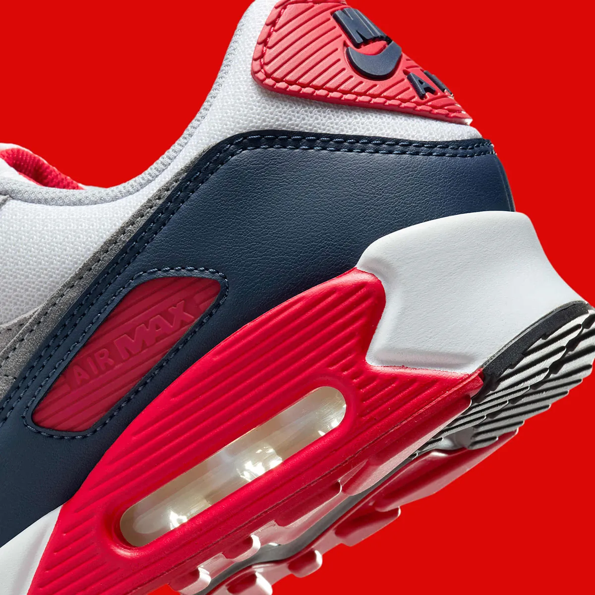 Nike Air Max 90 USA 7 La Nike Air Max 90 « USA » est de retour avec une touche patriotique pour l'été 2025 !