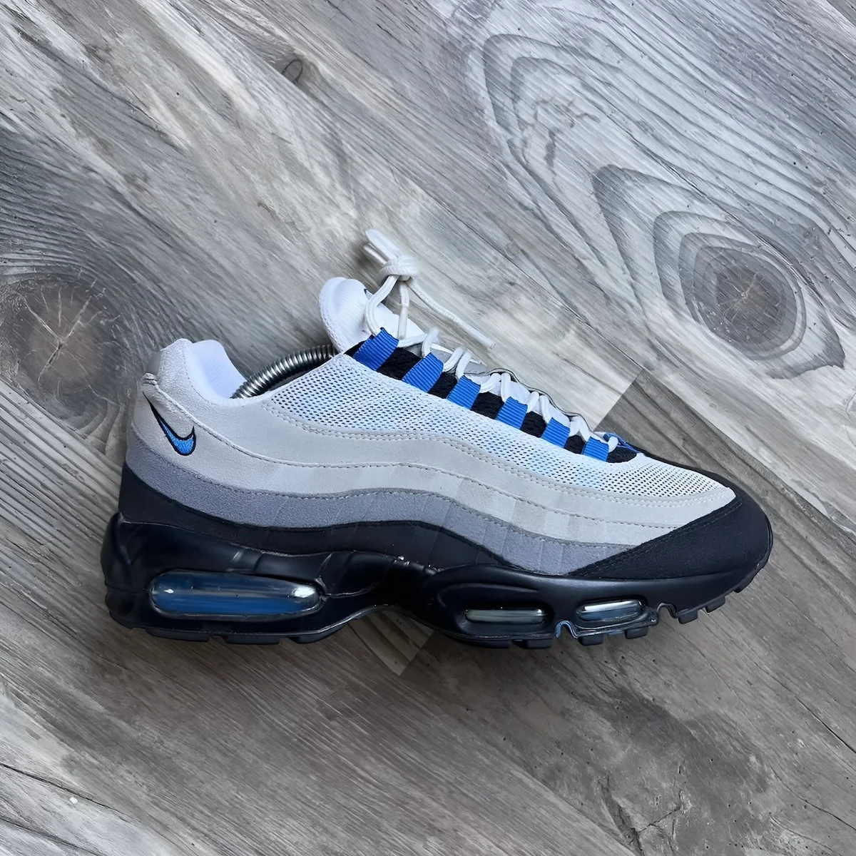 Nike Air Max 95 Blue Spark 1 La Nike Air Max 95 « Blue Spark » fait son grand retour en août 2025