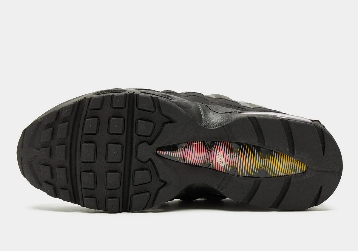 Nike Air Max 95 Sundial Playful Pink 5 Pour son 30e anniversaire, la Nike Air Max 95 « Sundial/Playful Pink » débarque avec la technologie Big Bubble