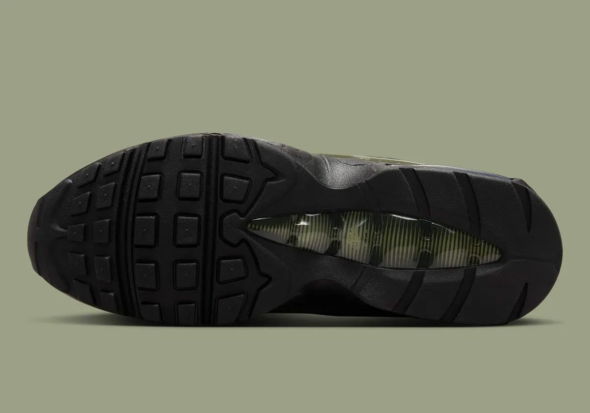 Nike Air Max 95 x Worksout 10 Les premières images de la collaboration Worksout x Nike Air Max 95 ont été dévoilées, ainsi que la date de sortie