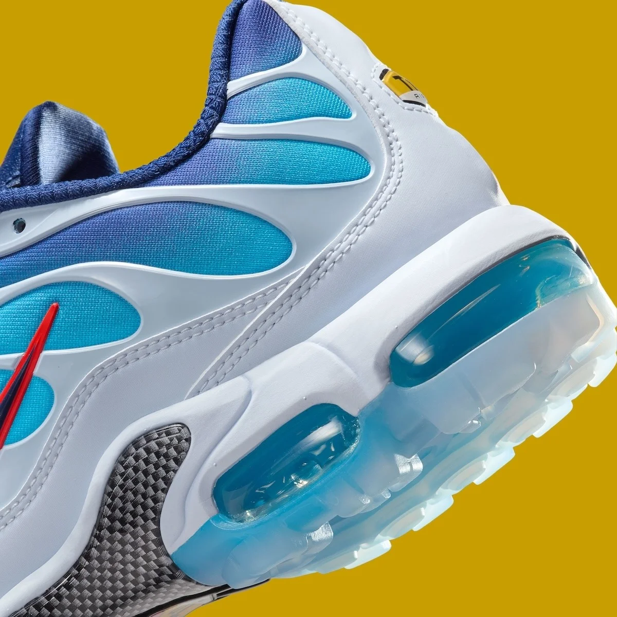 Nike Air Max Plus Golf PGA 2025 7 La Nike Air Max Plus Golf « PGA 2025 » vous fera vivre l'excitation de la course automobile sur le green