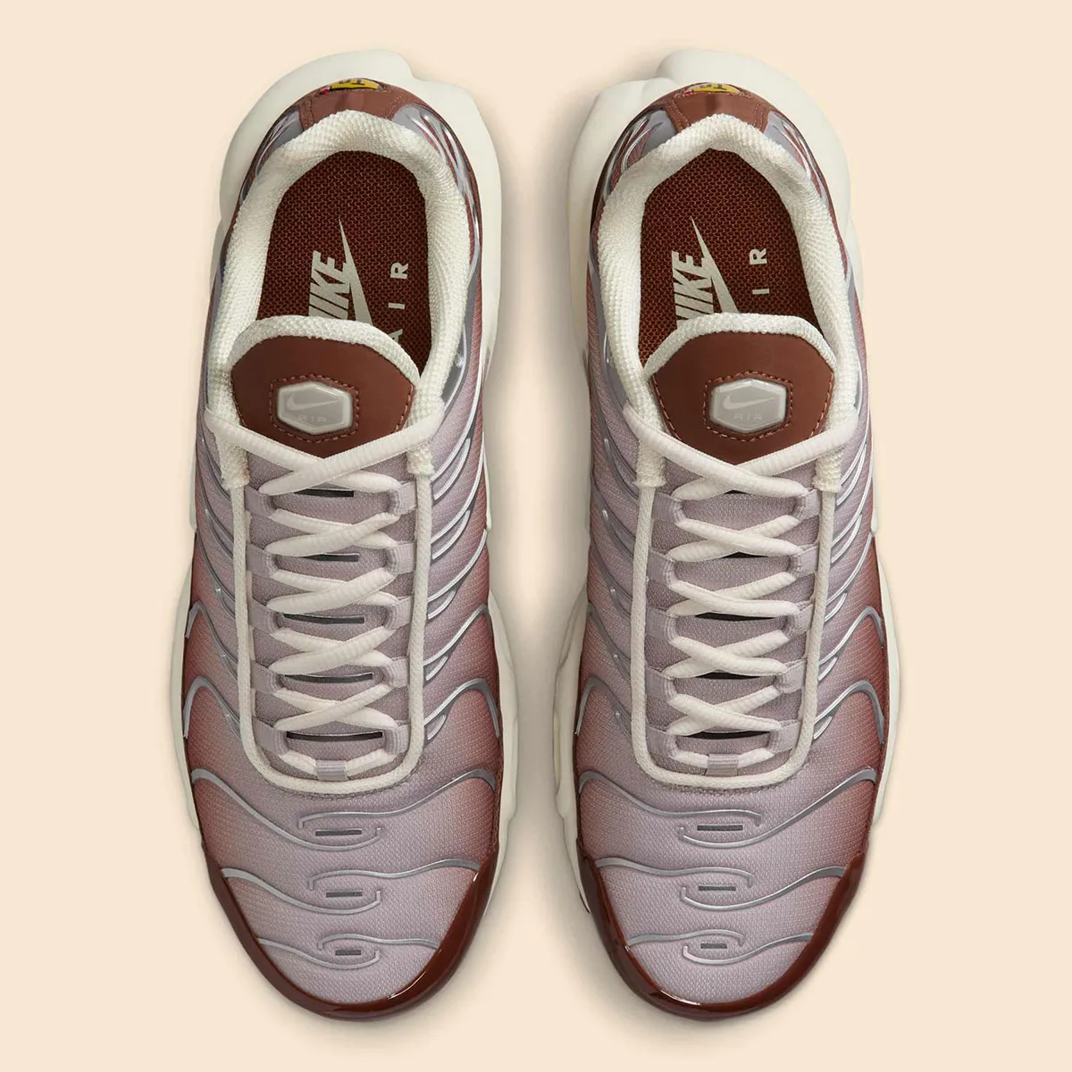 Nike Air Max Plus Light Orewood Brown Dark Pony 3 La Nike Air Max Plus « Light Orewood Brown » arrivera à l'été 2025