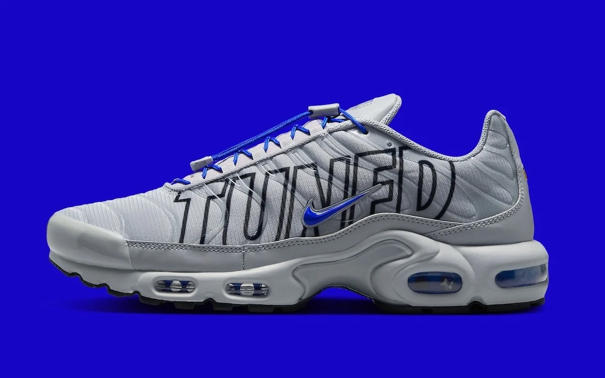Nike Air Max Plus Racer Blue 1 La Nike Air Max Plus « Racer Blue » revient avec un logo Tuned Air surdimensionné
