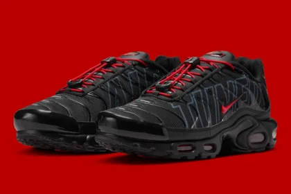 La Nike Air Max Plus « Tuned » arbore un logo surdimensionné sur l'empeigne