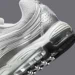 La Nike Air Max TL 2.5 « Chrome » révèle son potentiel rétro-futuriste pour le printemps 2025
