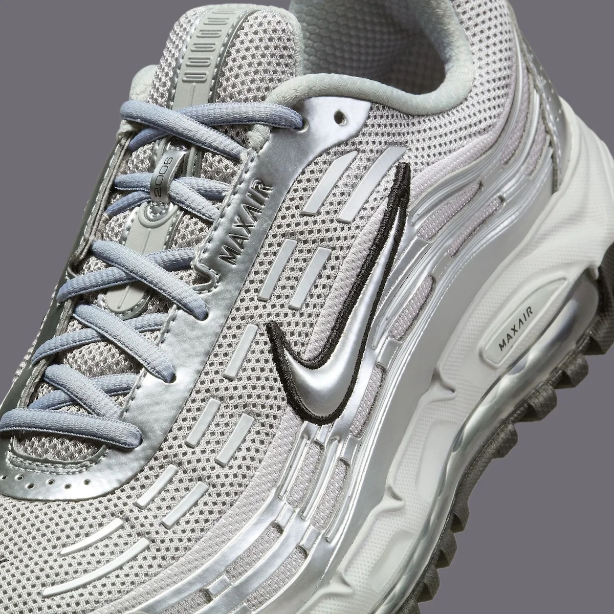 Nike Air Max TL 2.5 Chrome 7 La Nike Air Max TL 2.5 « Chrome » révèle son potentiel rétro-futuriste pour le printemps 2025