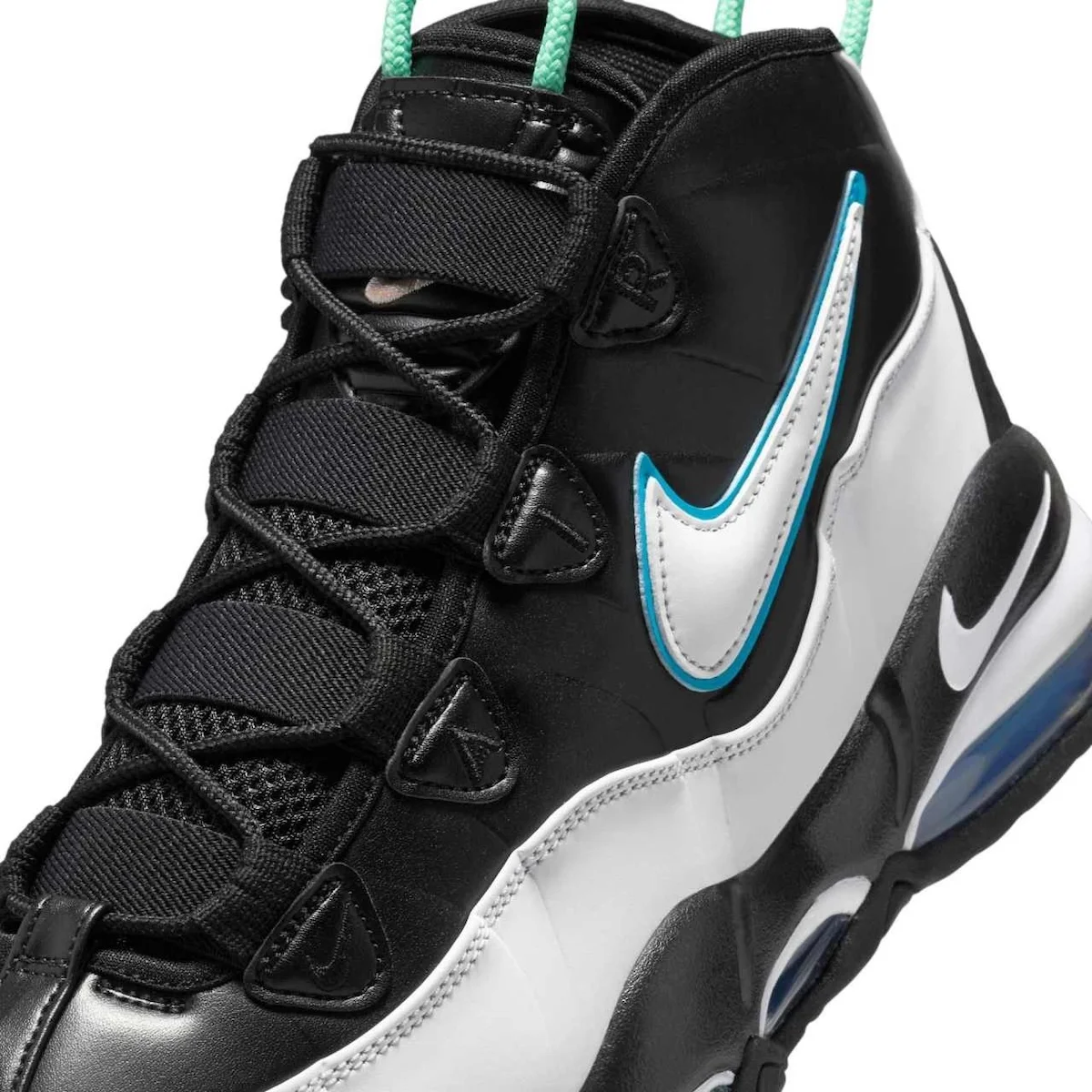 Nike Air More Uptempo 95 NY vs NY 6 La Nike Air More Uptempo 95 « NY vs. NY » débarquera cet été avec son style streetball