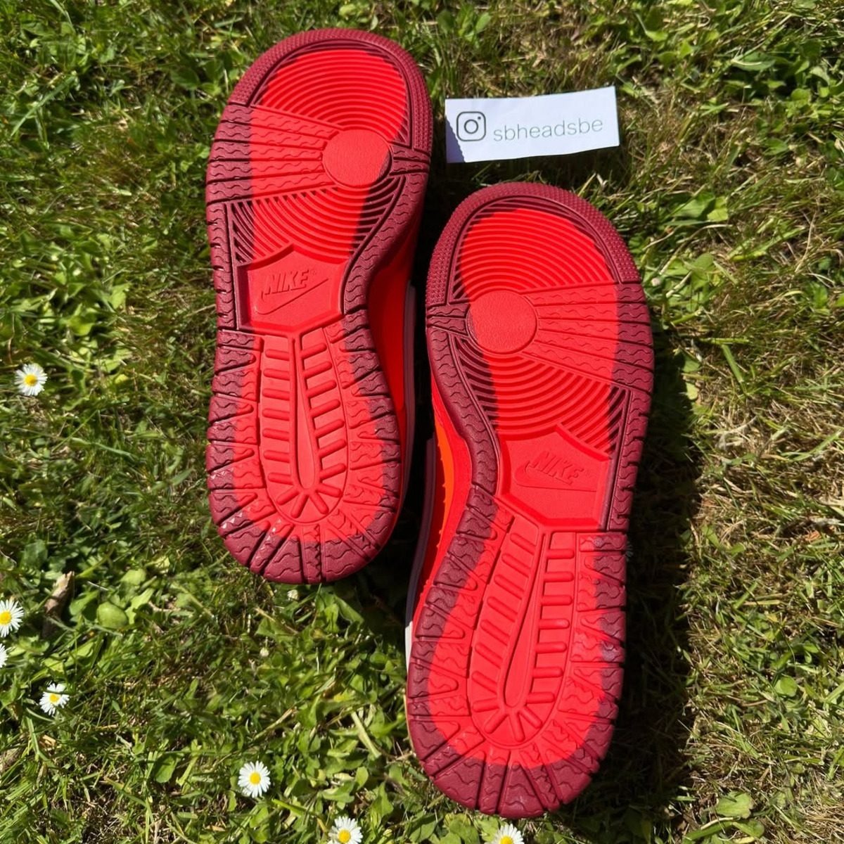 Nike Dunk Low GTX Light Crimson Total Crimson 4 La Nike Dunk Low fait son grand retour avec GORE-TEX pour la première fois depuis 2008