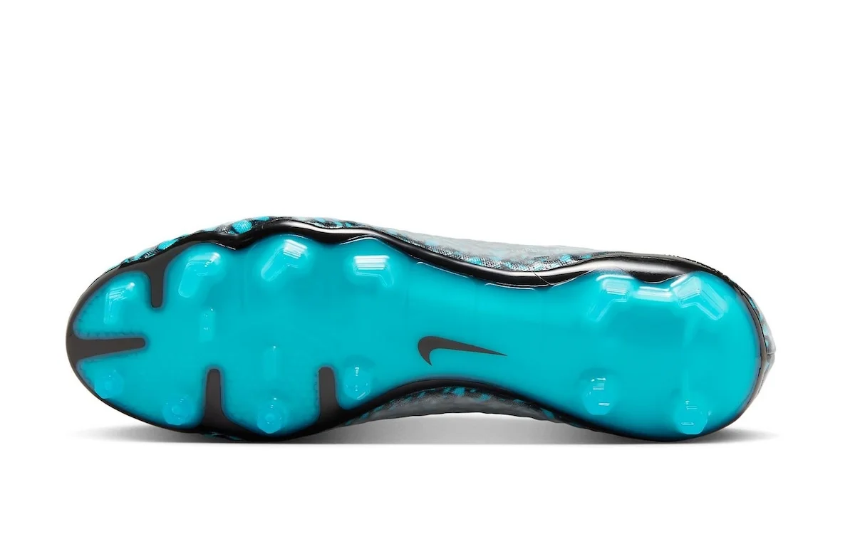 Nike Hypervenom Phantom I Hydra Transform 9 La Nike Hypervenom Phantom I « Hydra Transform » change de couleur au contact de l'eau
