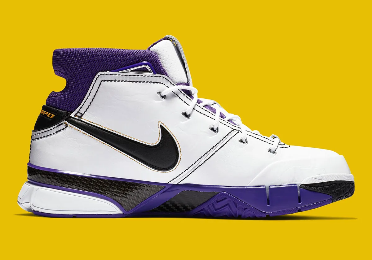 Nike Kobe 1 Protro 81 Points 2 La Nike Kobe 1 Protro « 81 Points » est de retour pour un anniversaire historique au printemps 2026