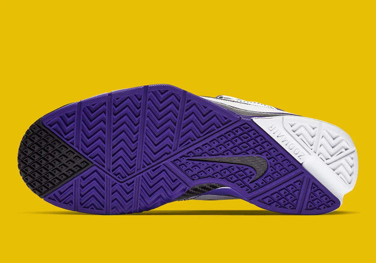Nike Kobe 1 Protro 81 Points 5 La Nike Kobe 1 Protro « 81 Points » est de retour pour un anniversaire historique au printemps 2026