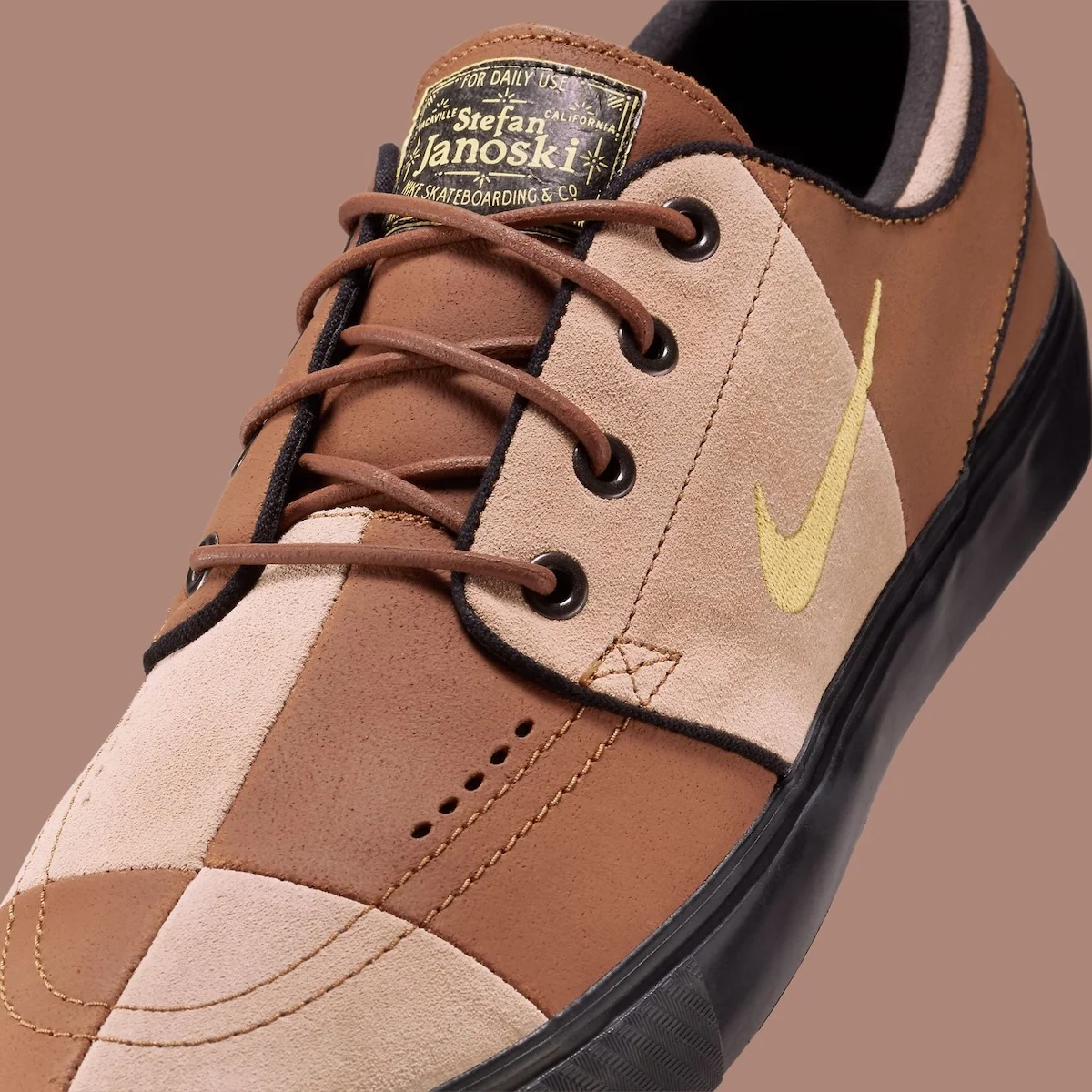 Nike SB Janoski Checkerboard 7 Nike SB Janoski « Checkerboard » apporte un motif audacieux à la chaussure emblématique de la légende du skate