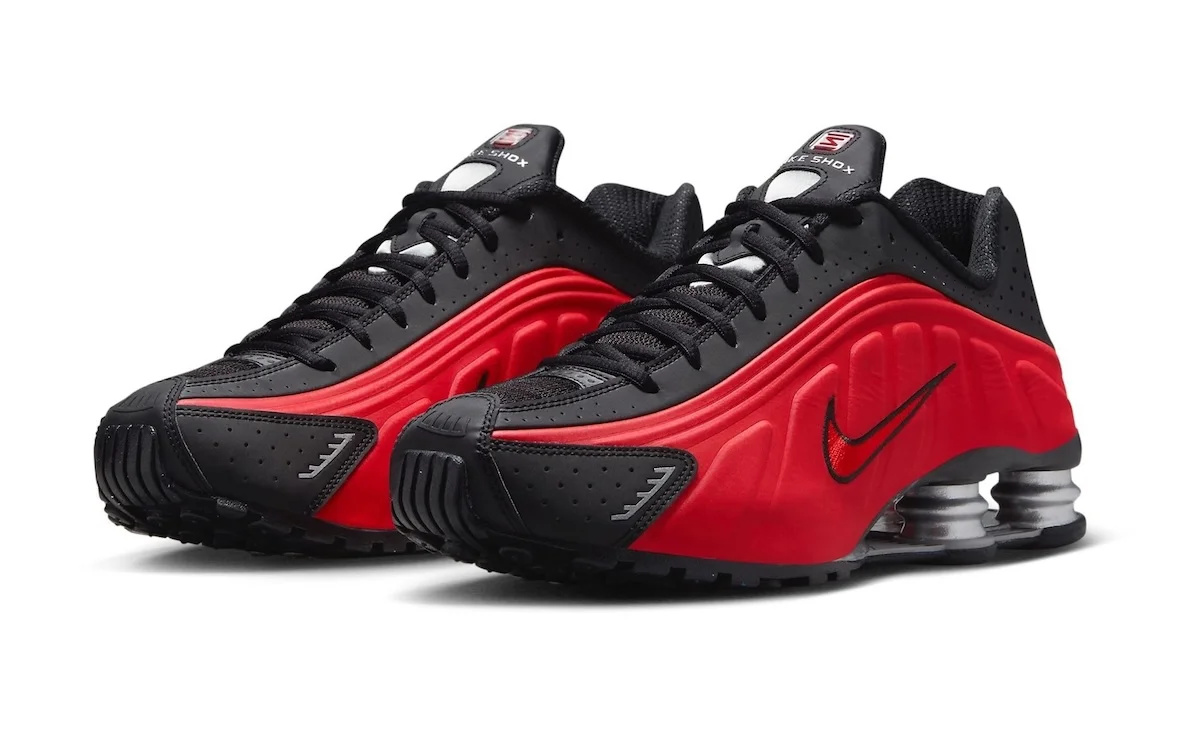 Nike Shox R4 Bred 0 La Nike Shox R4 « Bred » rend hommage à la culture sneaker des années 2000