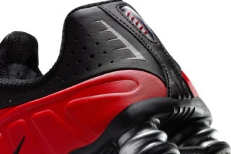 La Nike Shox R4 « Bred » rend hommage à la culture sneaker des années 2000