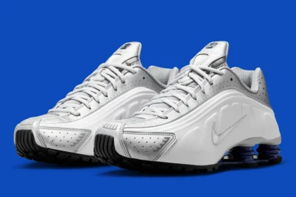 La Nike Shox R4 « Deep Royal Blue » poursuit la tendance populaire du renouveau Y2K