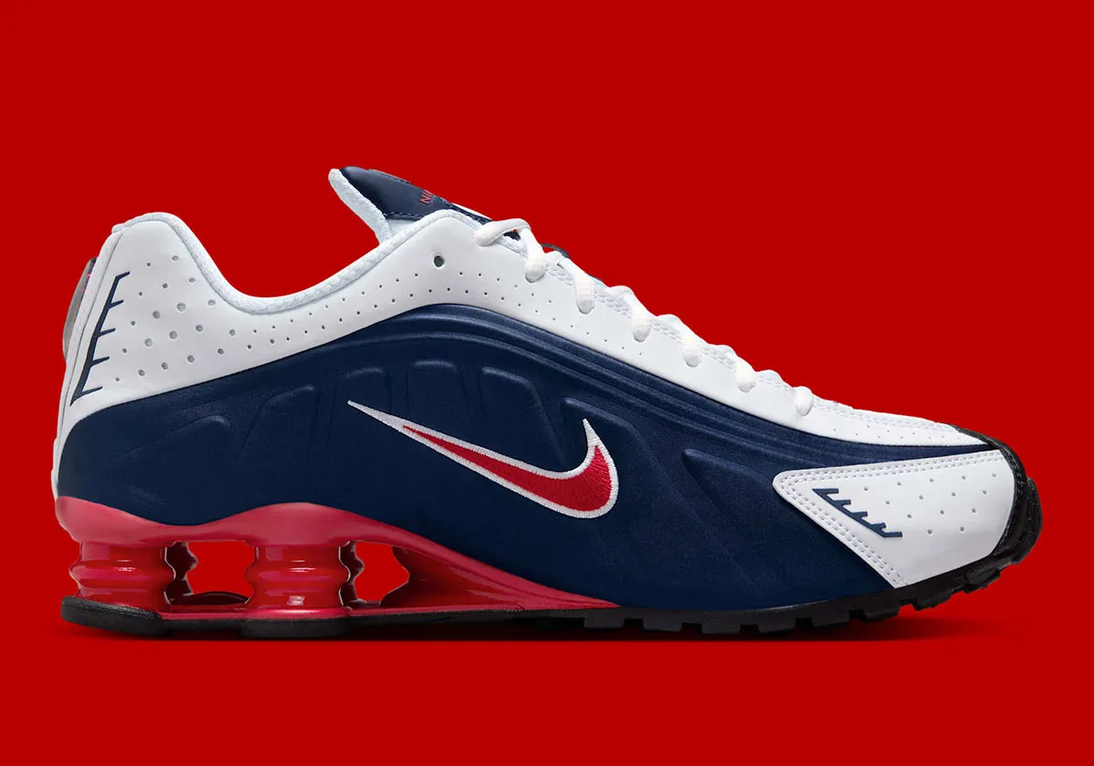 Nike Shox R4 USA 2 Les Nike Shox R4 « USA » sont de retour pour les célébrations du 4 juillet 2025