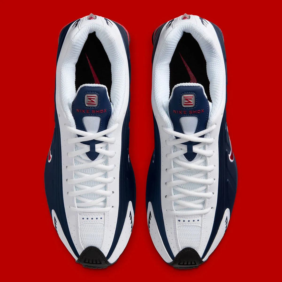 Nike Shox R4 USA 3 Les Nike Shox R4 « USA » sont de retour pour les célébrations du 4 juillet 2025