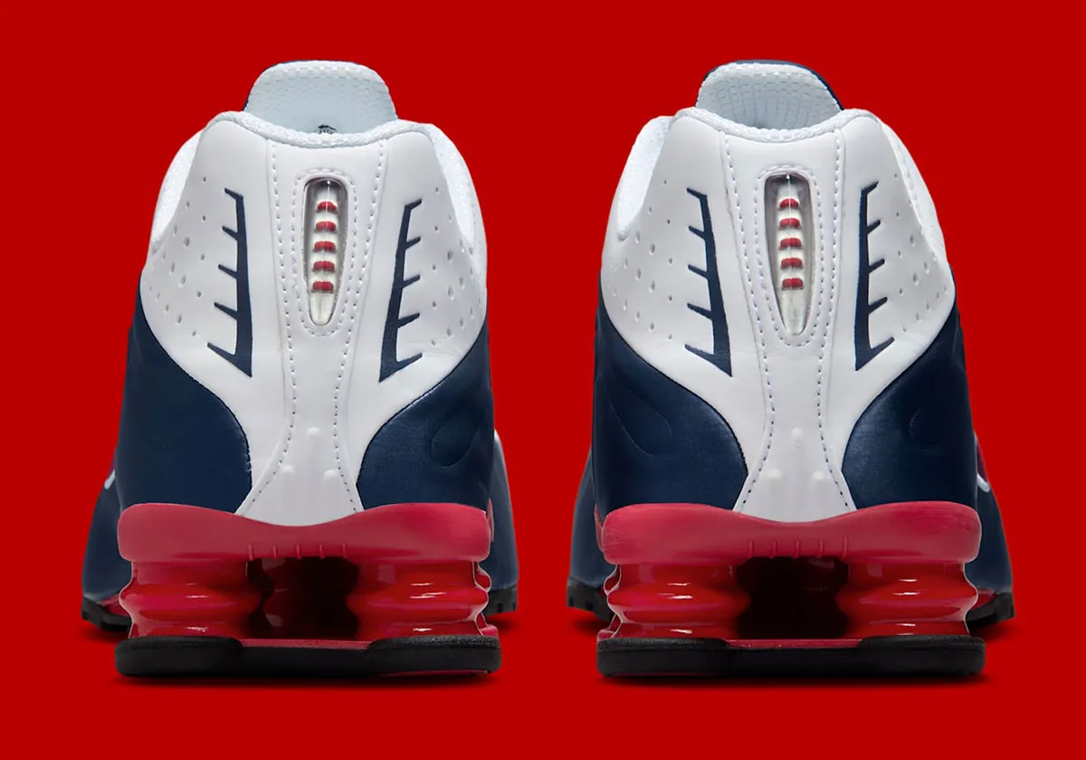 Nike Shox R4 USA 4 Les Nike Shox R4 « USA » sont de retour pour les célébrations du 4 juillet 2025