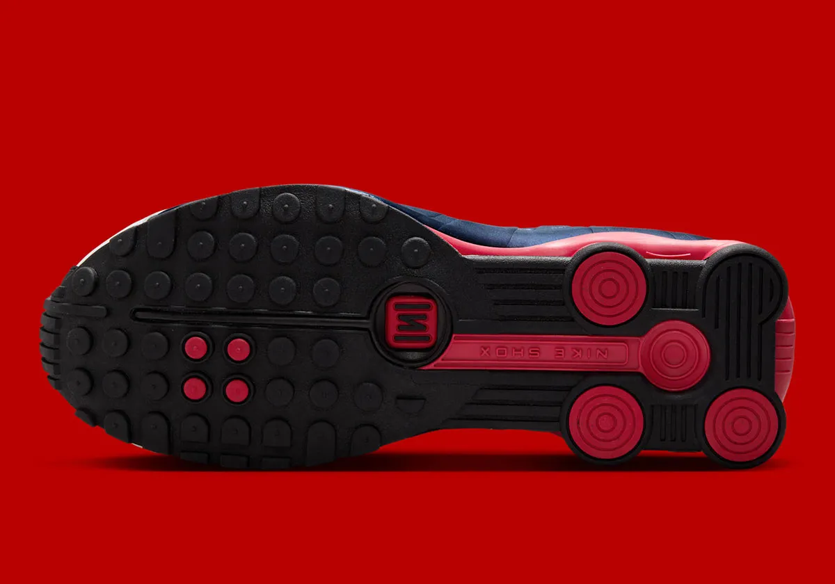 Nike Shox R4 USA 7 Les Nike Shox R4 « USA » sont de retour pour les célébrations du 4 juillet 2025