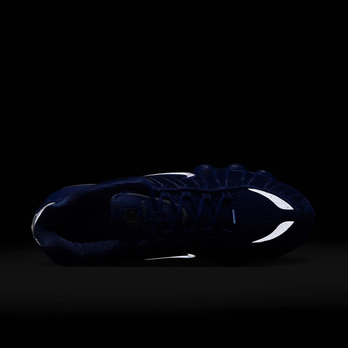 Nike Shox TL Hyper Royal 8 Pour l'automne, la Nike Shox TL « Hyper Royal » revient avec de superbes accents argent métallisé