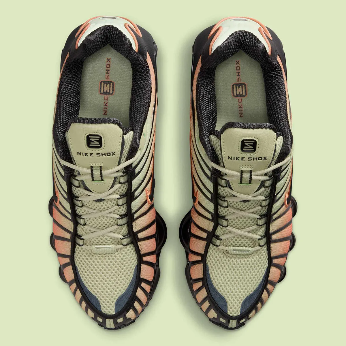 Nike Shox TL Wild Mango 3 La Nike Shox TL « Wild Mango » apporte une touche estivale avec son design dégradé
