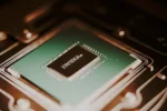 Nvidia modifie la puce H20 pour la Chine Nvidia développe une version modifiée de sa puce H20 pour le marché chinois